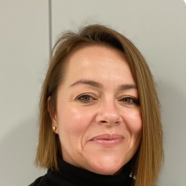 Lorna, founder of askKira